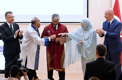 AL-SULTAN ABDULLAH RI'AYATUDDIN AL-MUSTAFA BILLAH SHAH 
