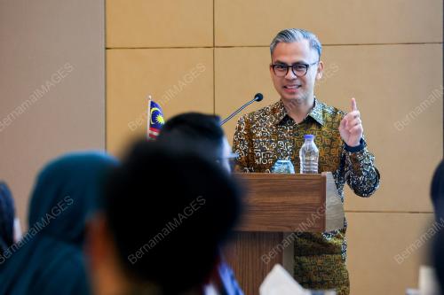 FAHMI FADZIL