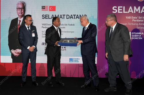 DATUK SERI ISMAIL SABRI YAAKOB