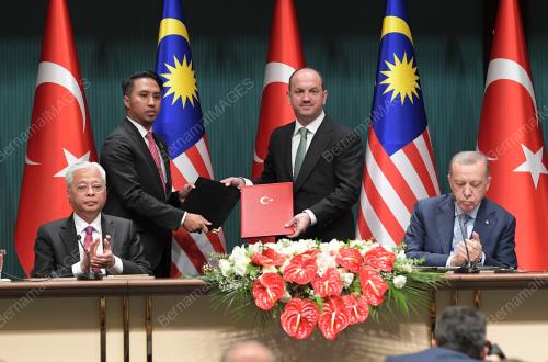 DATUK SERI ISMAIL SABRI YAAKOB
