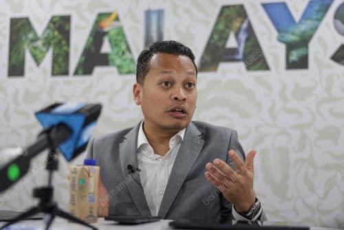 NIK NAZMI NIK AHMAD