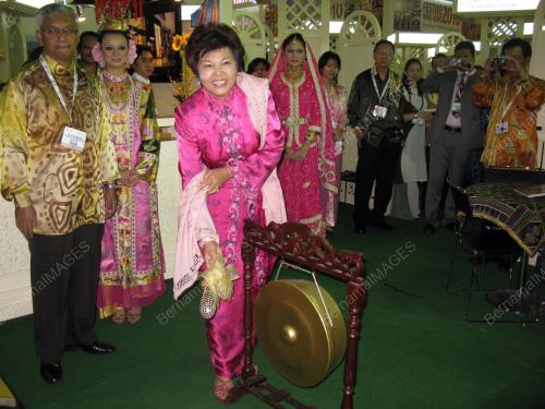 NG YEN YEN