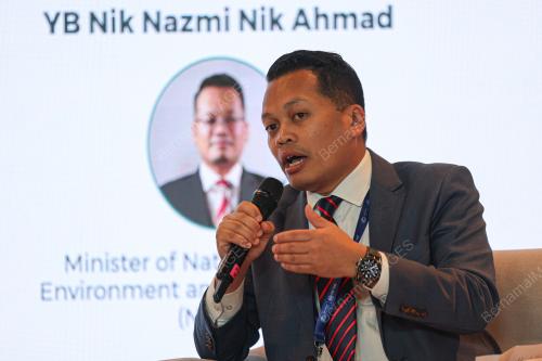 NIK NAZMI NIK AHMAD