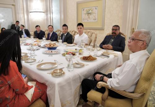 DATUK SERI ISMAIL SABRI YAAKOB
