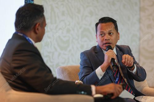 NIK NAZMI NIK AHMAD