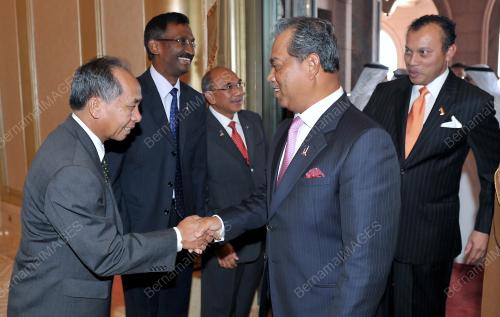 UAE02_07052002_MUHYIDDIN