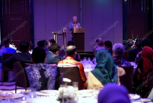 DATUK SERI ISMAIL SABRI YAAKOB