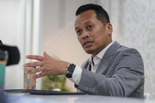 NIK NAZMI NIK AHMAD