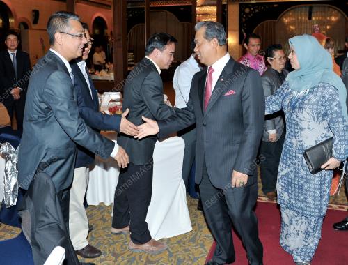 UAE04_08052002_MUHYIDDIN
