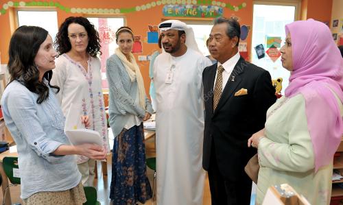 UAE04_09052002_MUHYIDDIN