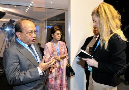 UAE04_11122012_RAIS