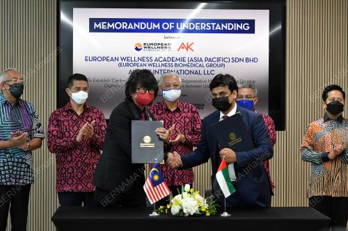 DATUK SERI ISMAIL SABRI YAAKOB