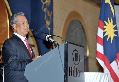 UAE05_08052002_MUHYIDDIN