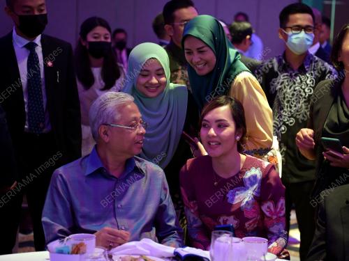 DATUK SERI ISMAIL SABRI YAAKOB