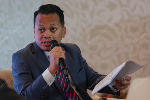 NIK NAZMI NIK AHMAD