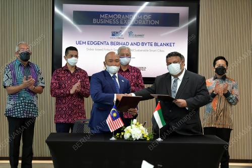 DATUK SERI ISMAIL SABRI YAAKOB