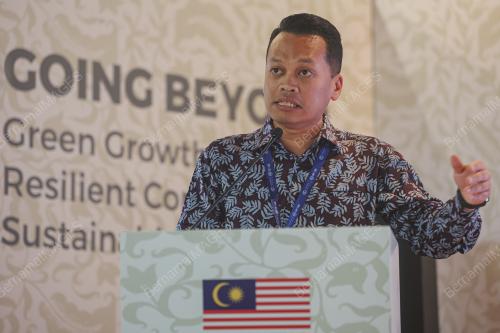 NIK NAZMI NIK AHMAD