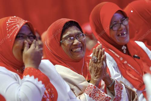 UMN143_26112014_WANITA