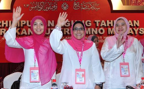 UMNO02_04122013_PUTERI