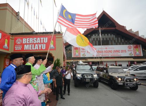 UMNO03_11122015_4X4