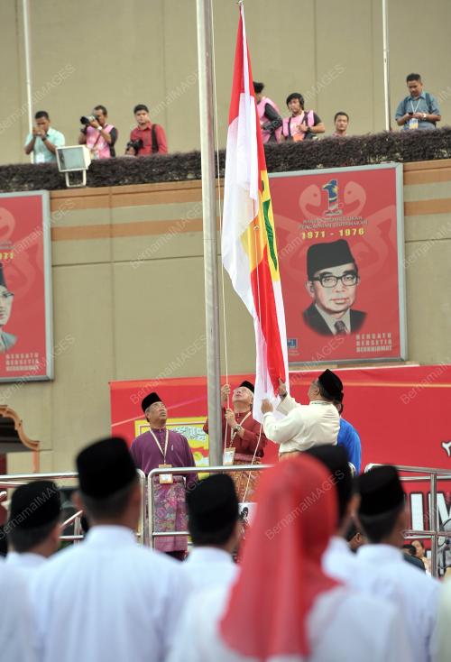 UMNO06_05122013_PM