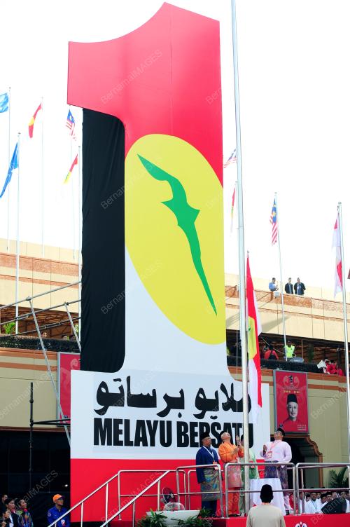 UMNO06_27112014_BENDERA