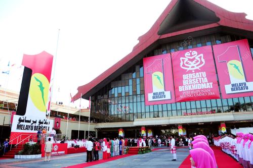 UMNO07_27112014_BENDERA