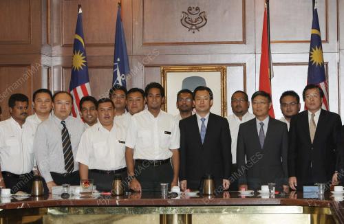 KHAIRY JAMALUDDIN