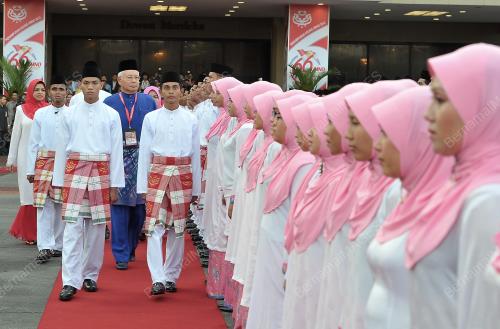 UMNO08_29112012_PERIKSA_BARISAN