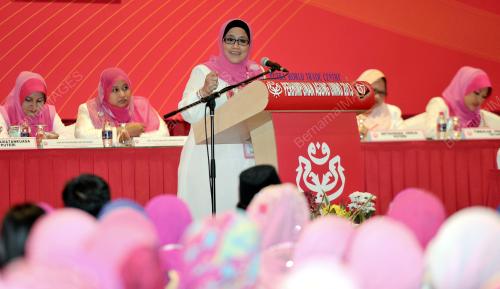 UMNO09_04122013_PUTERI1