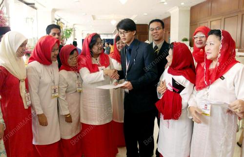 UMNO1-23_06_2001_DONATION_27012016