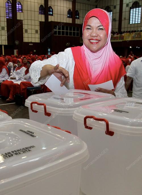 UMNO101_12102013_WANITA