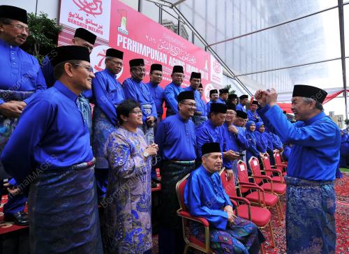 UMNO102_01122016_GROUP