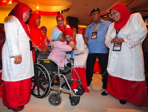 UMNO102_28112012_WANITA