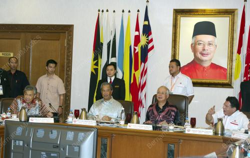 UMNO107_04122013_MT