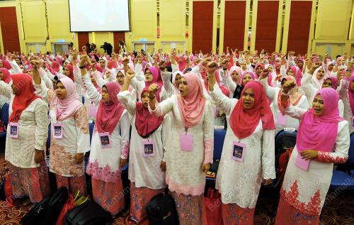 UMNO107_09122015_PUTERI