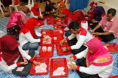 UMNO107_12102013_KIRA_UNDI