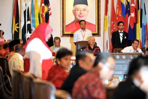 UMNO108_04122013_MT
