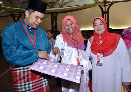 UMNO109_19102013_SARAT