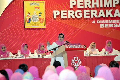 UMNO10_04122013_PUTERI2