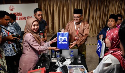 DATUK SERI DR SHAMSUL ANUAR NASARAH