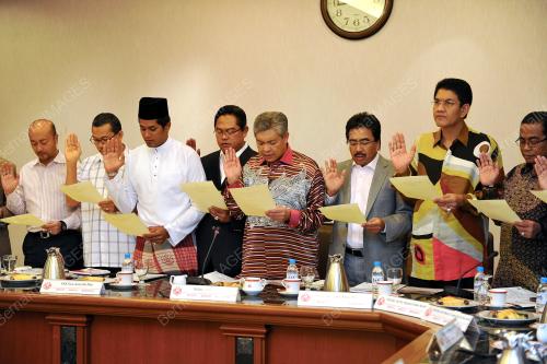 UMNO110_04122013_MT