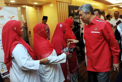 UMNO110_30112016_LAWAT