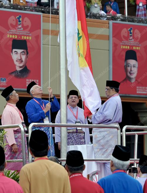 UMNO11_29112012_BENDERA_UMNO