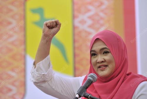 UMNO130_09122015_PUTERI