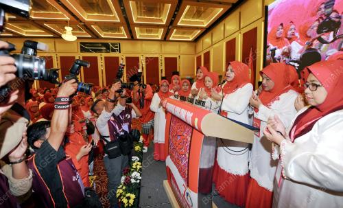 UMNO132_30112016_WANITA