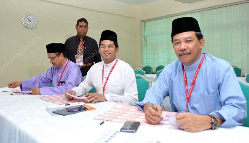 UMNO140_19102013_MB