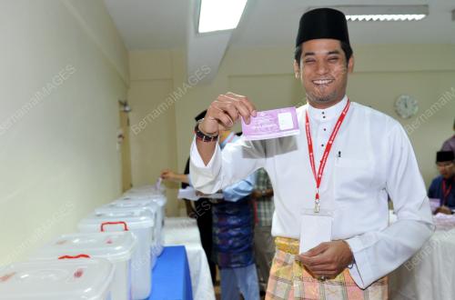 UMNO142_19102013_KJ