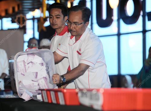 UMNO151_19102013_UNDI