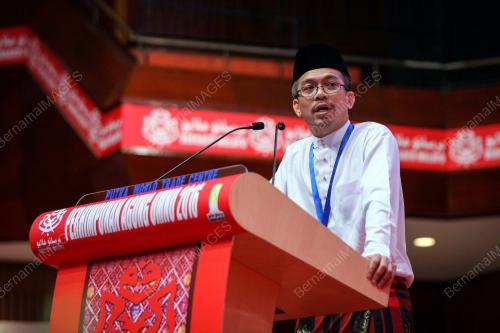 UMNO151_30112016_PEMBAHAS